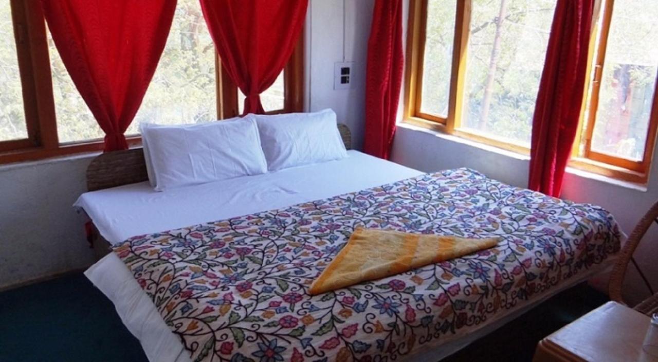 Hayat Hotel Pahalgam Exterior photo